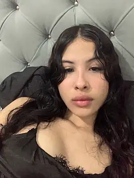 Snapshot of Nayla_19 chatting on May 2026 05:15:02 AM Nayla 19 online show from May 2026 05:15:02 AM