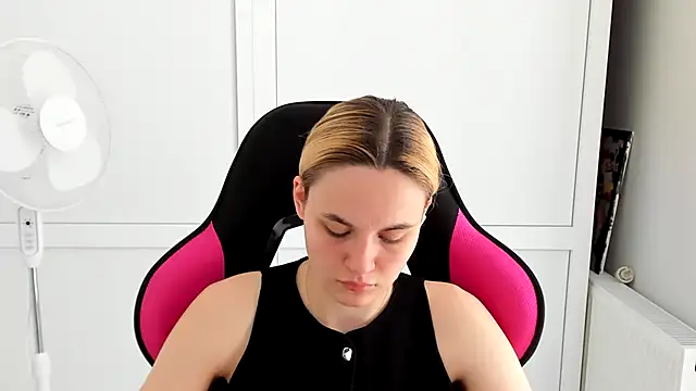 Emma starrs  online show from May 2026 10:10:01 AM