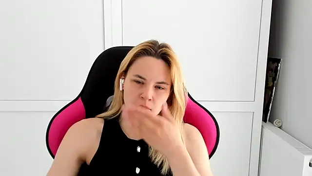 Emma starrs  online show from May 2026 07:35:02 AM