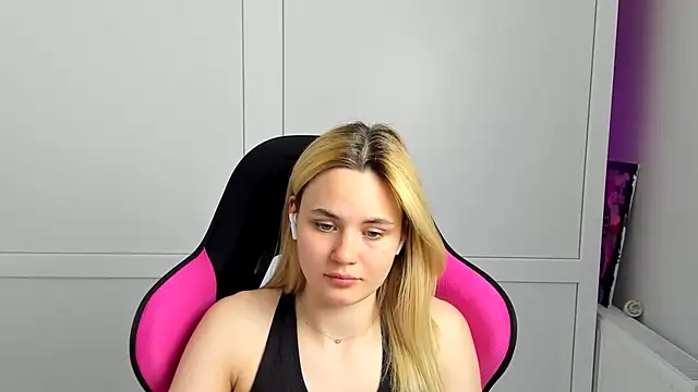 Emma starrs  online show from May 2026 07:10:02 PM