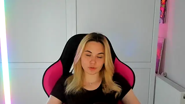Emma starrs  online show from June 2026 06:33:01 PM