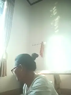 Vieekee online show from May 2026 10:01:01 AM