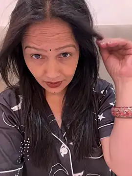 simmy14321 online show from July 2026 06:03:02 PM