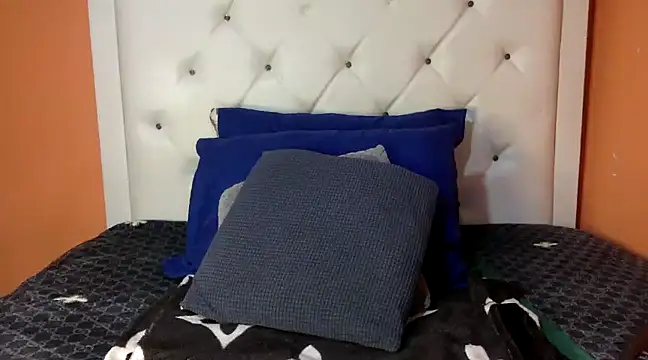 Snapshot of creamyamber chatting on January 2025 02:06:02 AM creamyamber online show from January 2025 02:06:02 AM