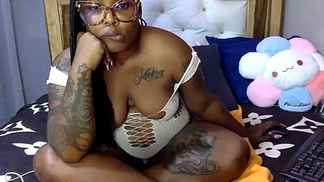 Snapshot of creamyamber chatting on February 2026 02:05:01 AM creamyamber online show from February 2026 02:05:01 AM