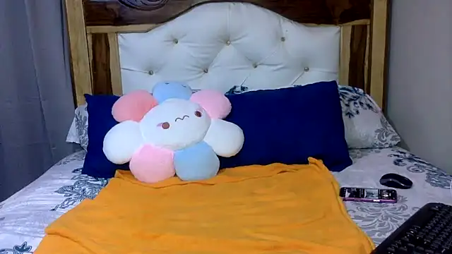 Snapshot of creamyamber chatting on February 2026 01:13:01 AM creamyamber online show from February 2026 01:13:01 AM