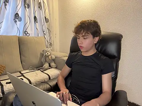 Snapshot of DanteSaint chatting on July 2026 11:03:01 PM DanteSaint online show from July 2026 11:03:01 PM