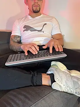 Oliver browm online show from July 2026 10:31:01 PM