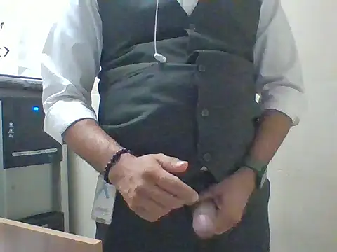 RAINBOWONE online show from May 2026 03:47:01 AM