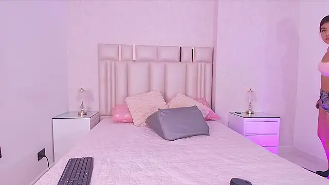mia velvett  online show from July 2026 11:58:02 AM