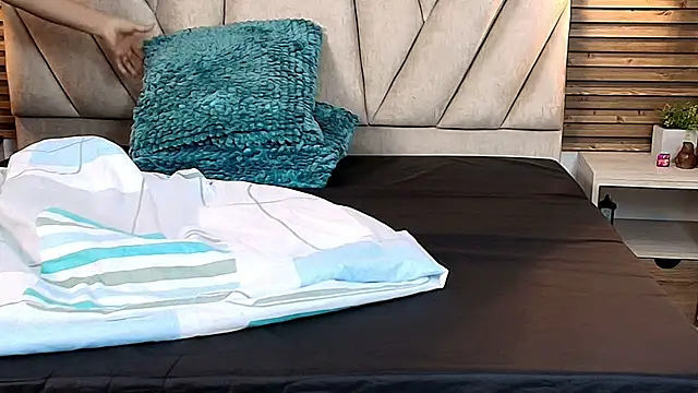 isabella luxet online show from June 2026 12:33:02 PM