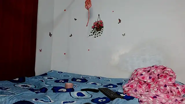 cristal hotnaugthy online show from May 2026 01:45:01 AM