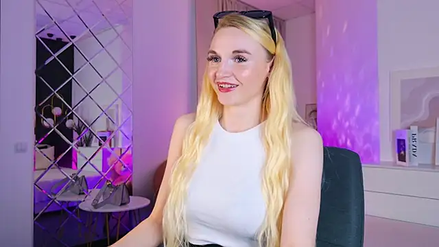 Mila  Lux online show from May 2026 08:29:01 PM
