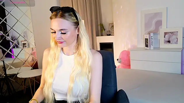 Mila  Lux online show from June 2026 09:06:02 PM