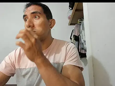 aquiles04 online show from May 2026 01:24:02 AM