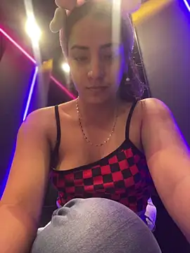 Bella-Saint online show from May 2026 02:28:02 AM