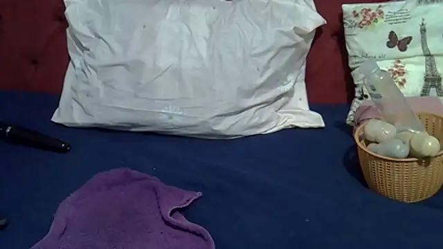 Queenleahx online show from June 2026 06:23:01 AM