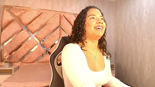 Snapshot of TamaraaHoney chatting on May 2026 12:34:01 PM TamaraaHoney online show from May 2026 12:34:01 PM