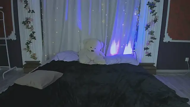 KittyNuarr online show from May 2026 05:40:02 PM
