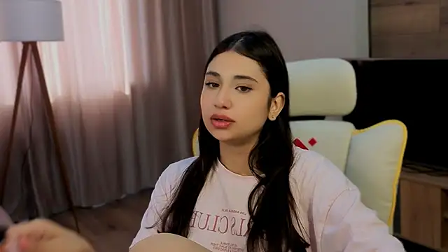 honeylanaa online show from June 2026 04:46:01 AM