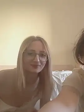 LauraundSteve  online show from May 2026 06:28:02 PM