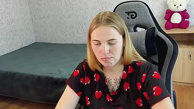 NikkyReyyy online show from July 2026 03:21:02 PM