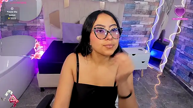 Amhira Tay online show from July 2026 07:22:02 PM