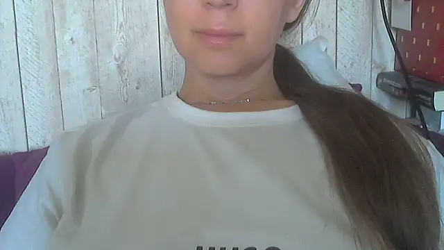 Snapshot of Bella--White chatting on May 2026 05:58:02 AM Bella--White online show from May 2026 05:58:02 AM