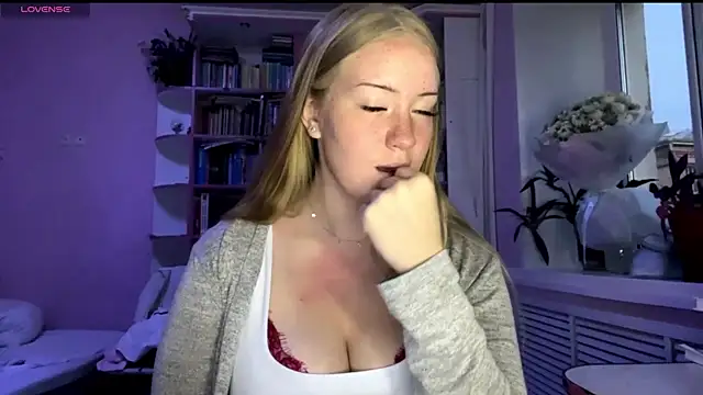 Lisi Kiss  online show from July 2026 06:03:02 PM