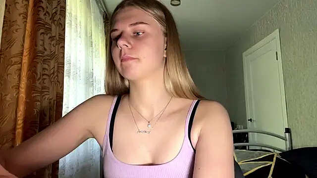 HoneysPiee online show from June 2026 10:04:01 AM
