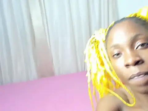 Snapshot of pixie_tease chatting on May 2026 04:35:01 PM pixie tease online show from May 2026 04:35:01 PM