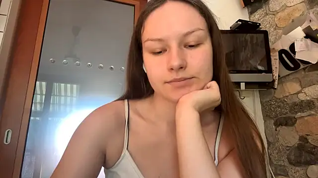 ShaylaChong online show from July 2026 07:02:02 AM