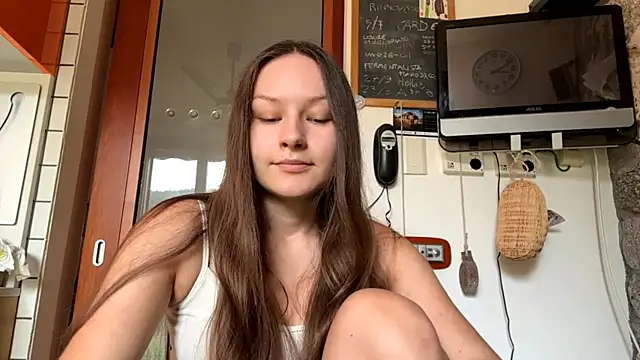 ShaylaChong online show from July 2026 06:44:02 AM