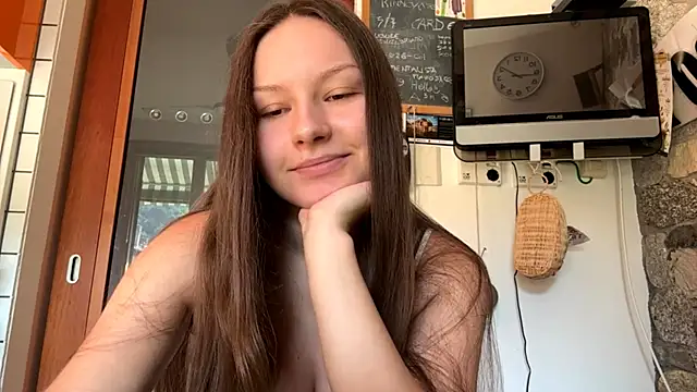 ShaylaChong online show from July 2026 07:04:02 AM