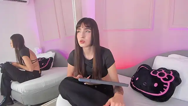 annie blair  online show from July 2026 07:39:01 PM