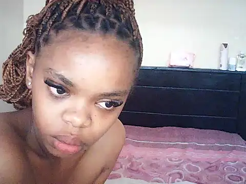 BustieLaura online show from July 2026 05:47:01 AM