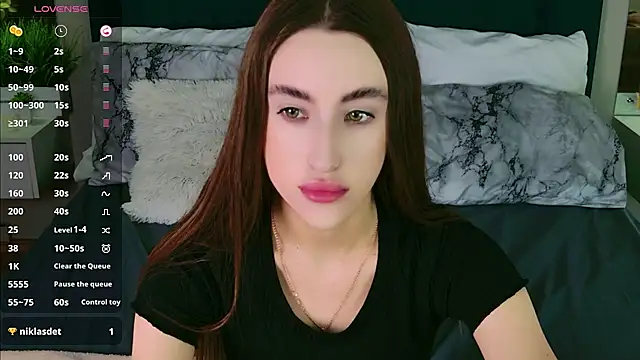 MadisonRen online show from June 2026 12:11:01 PM