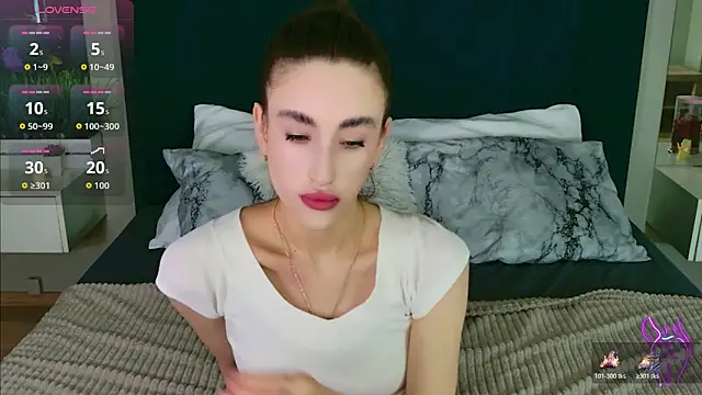 MadisonRen online show from June 2026 11:18:02 AM