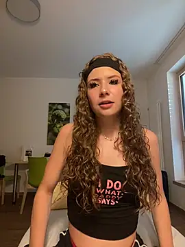 MilaRoseee online show from June 2026 06:23:01 PM