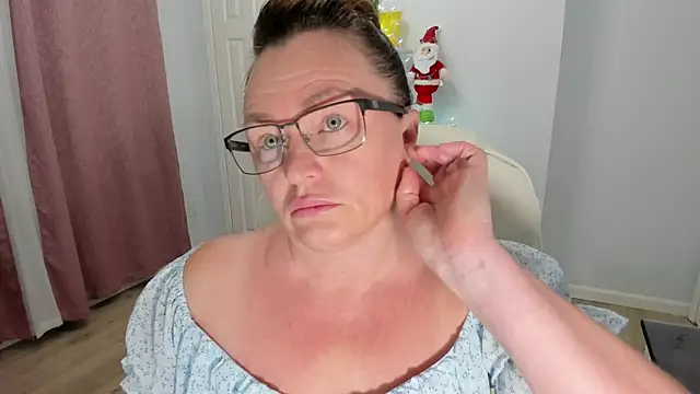 Snapshot of Vika73 chatting on December 2024 12:25:02 PM Vika73 online show from December 2024 12:25:02 PM