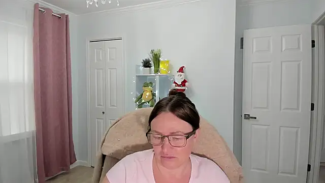 Snapshot of Vika73 chatting on December 2024 03:44:01 PM Vika73 online show from December 2024 03:44:01 PM