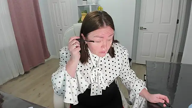 Snapshot of Vika73 chatting on February 2025 12:33:02 PM Vika73 online show from February 2025 12:33:02 PM