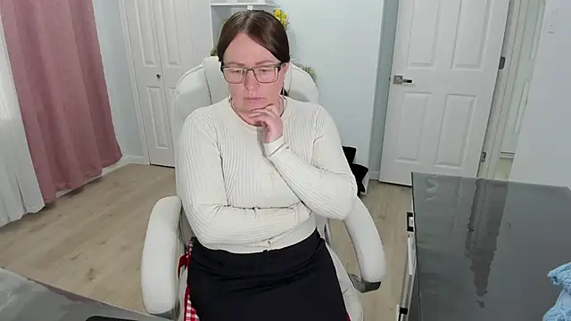 Snapshot of Vika73 chatting on February 2025 04:57:01 PM Vika73 online show from February 2025 04:57:01 PM