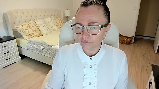 Snapshot of Vika73 chatting on September 2025 12:38:02 PM Vika73 online show from September 2025 12:38:02 PM