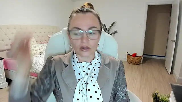 Snapshot of Vika73 chatting on September 2025 11:25:01 AM Vika73 online show from September 2025 11:25:01 AM