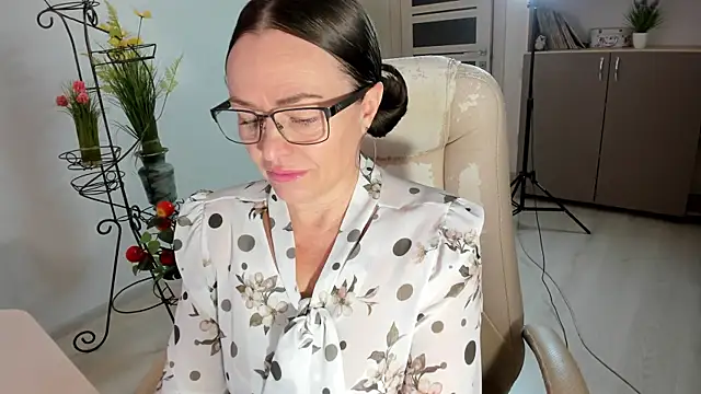 Vika73 online show from November 2025 06:50:01 AM