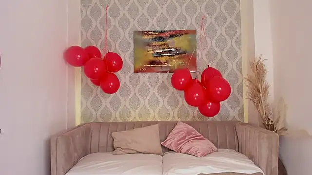 Nikki Rousmel online show from May 2026 04:18:01 AM