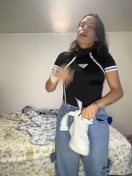 MadisonYoung000 online show from May 2026 02:03:01 PM