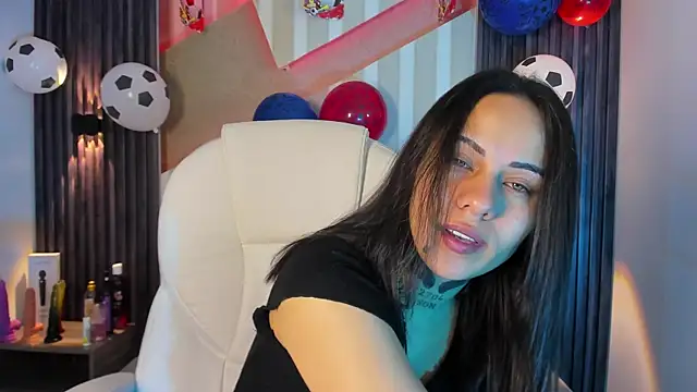 MadisonYoung000 online show from June 2026 12:42:01 PM