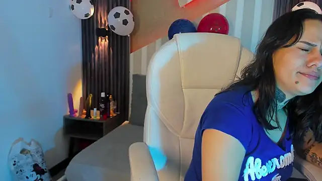 MadisonYoung000 online show from June 2026 12:53:02 PM